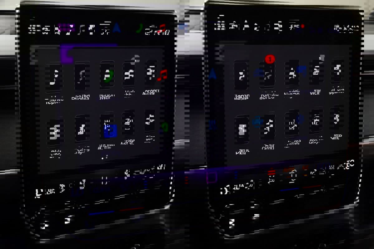 Used 2025 Volkswagen ID. Buzz Pro S image 34