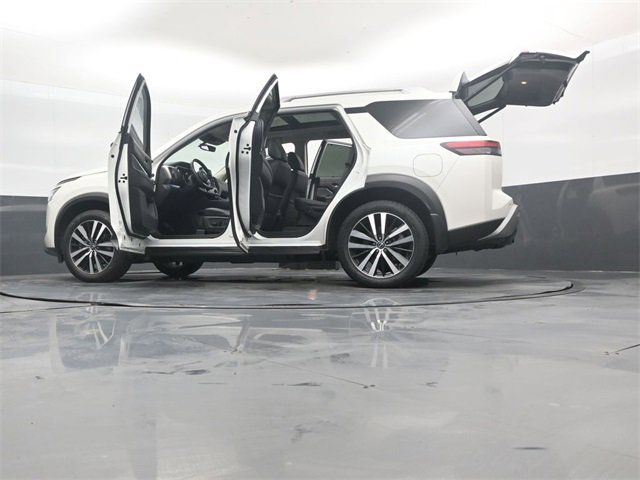 Used 2024 Nissan Pathfinder Platinum w/ Cargo Package image 57