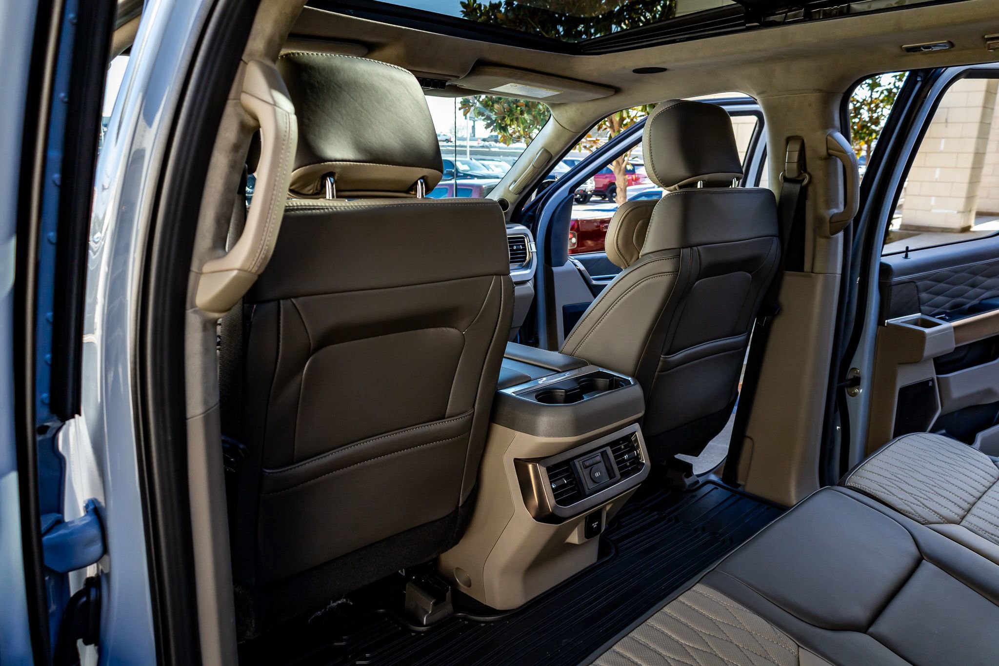 Used 2026 Ford F450 Platinum w/ Platinum Plus Package image 34