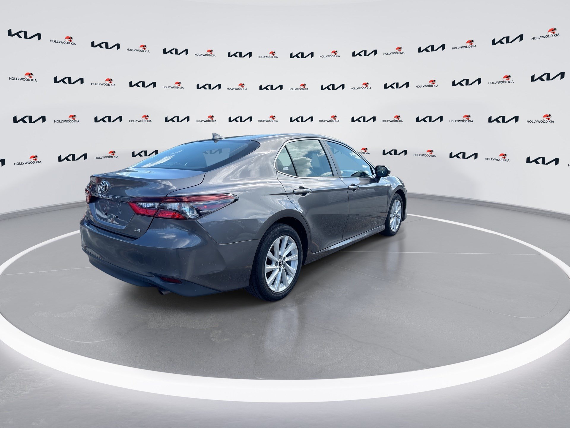 Used 2022 Toyota Camry LE FWD image 8