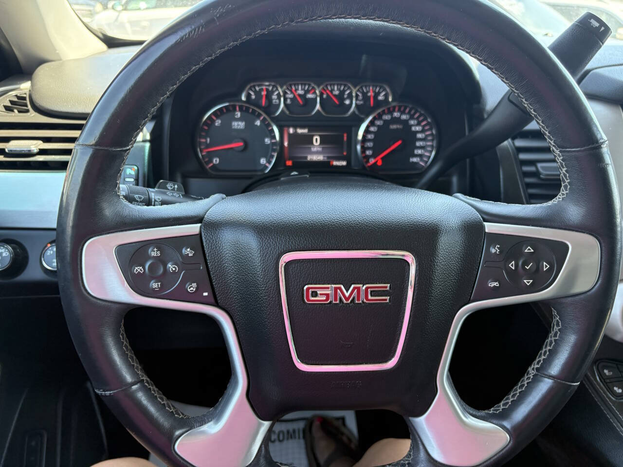 Used 2015 GMC Yukon SLT AWD/4WD image 29