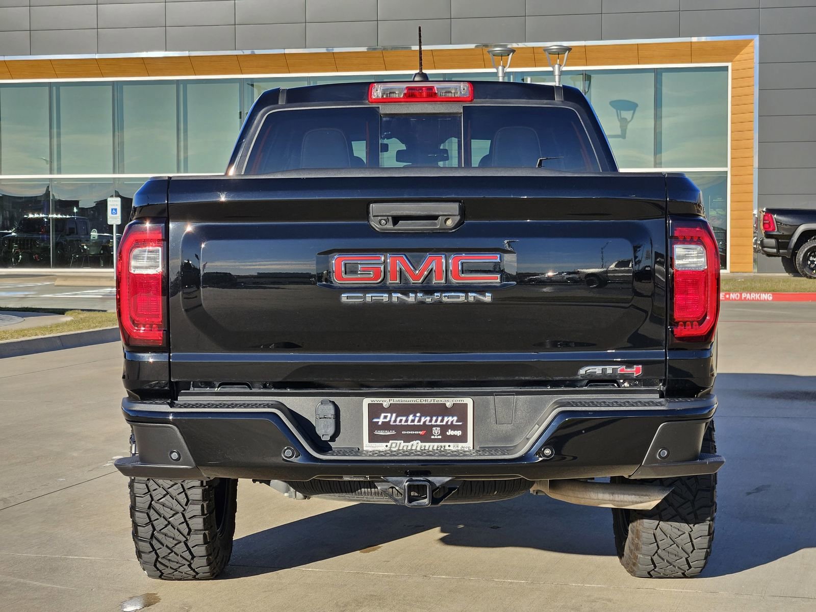 Used 2023 GMC Canyon AT4 w/ AT4 Premium Package image 9