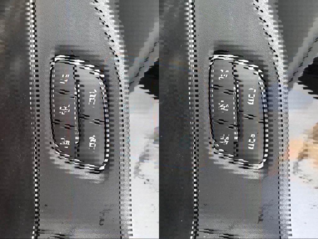 Used 2023 Ford F350 Lariat w/ Chrome Package image 21