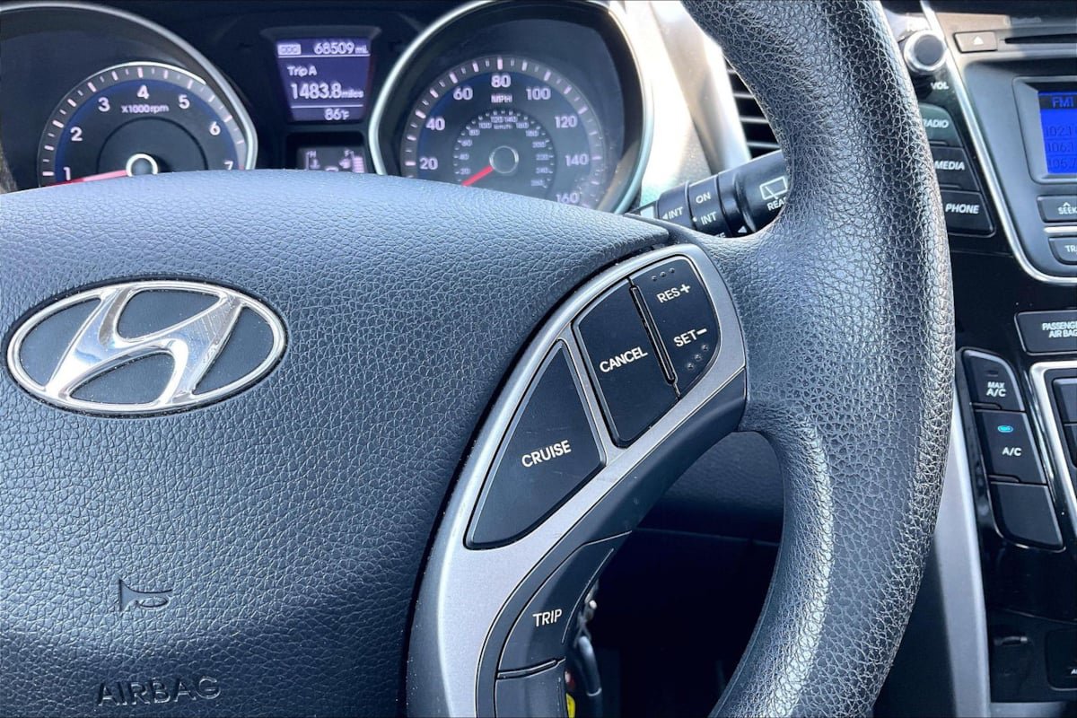 Used 2017 Hyundai Elantra GT FWD image 19