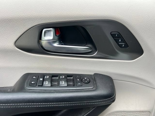 Used 2019 Chrysler Pacifica Limited FWD image 22