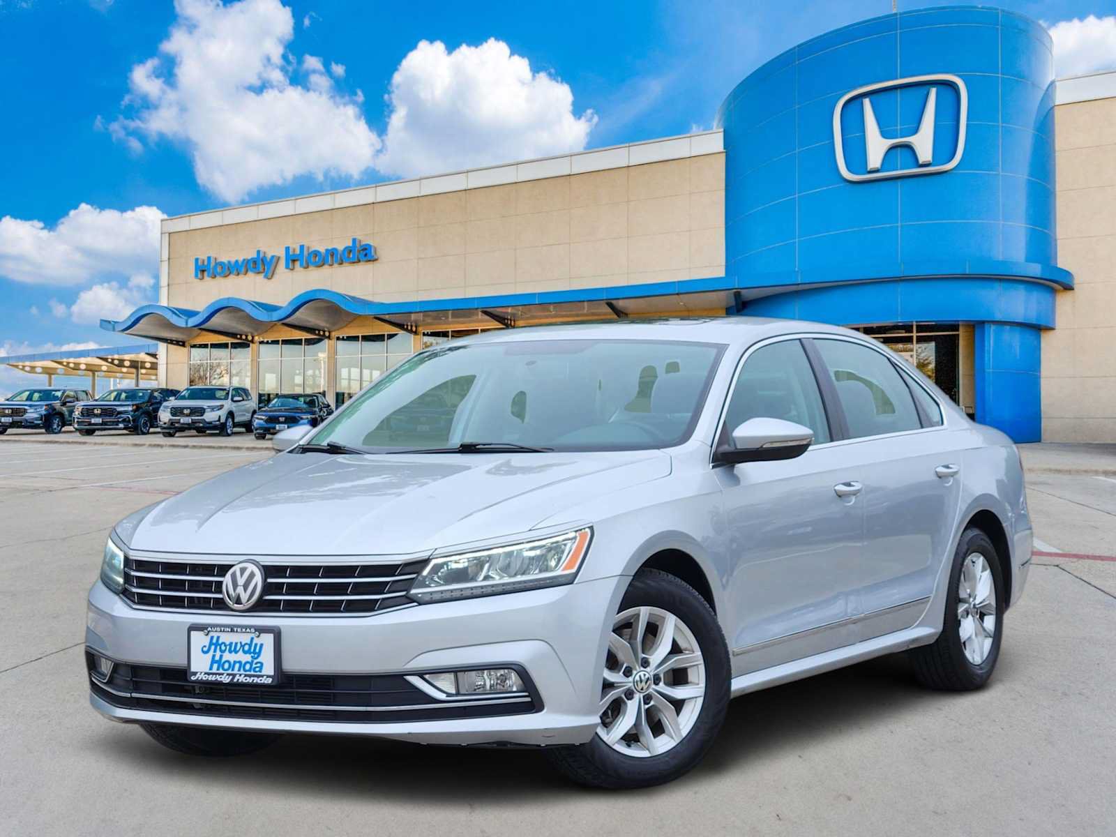 Used 2016 Volkswagen Passat 1.8T SE w/ Lighting Package (P06) FWD image 1
