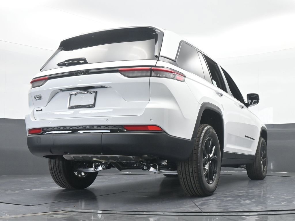 Used 2025 Jeep Grand Cherokee Altitude image 53