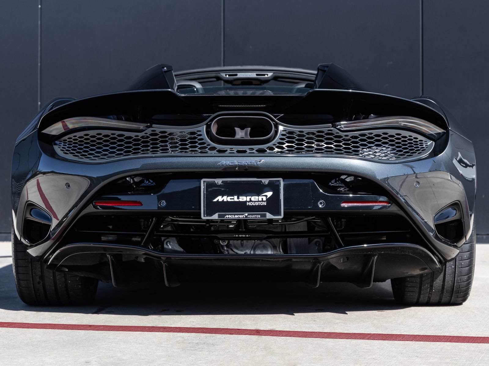 Used 2024 McLaren 750S Spider RWD image 9