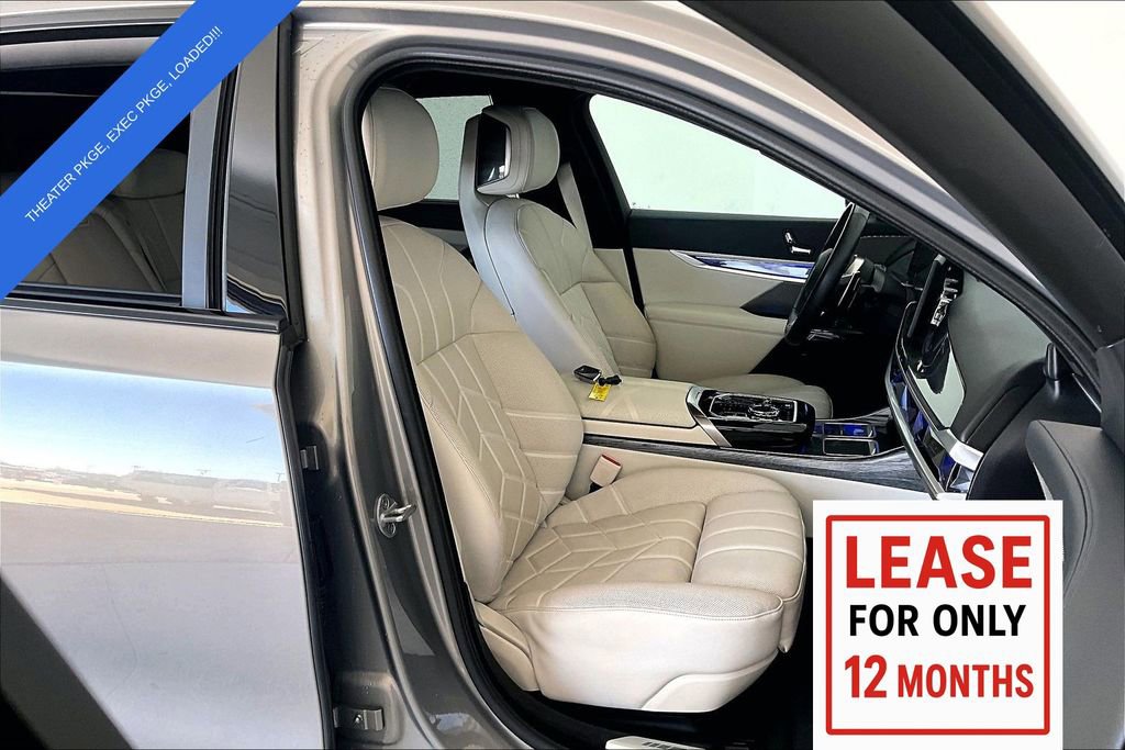 Used 2023 BMW 740i image 11