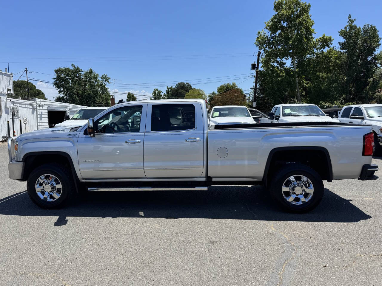 Used 2017 GMC Sierra 3500 SLT w/ Duramax Plus Package AWD/4WD image 4