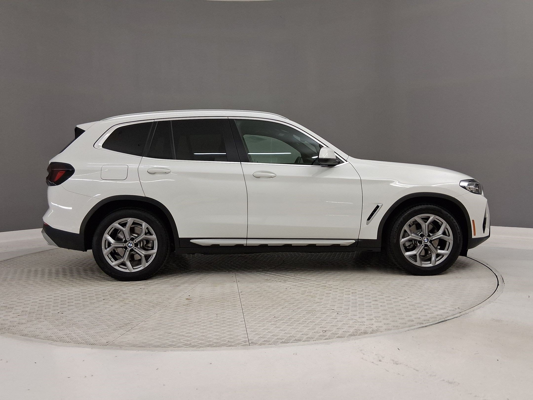 Certified 2024 BMW X3 sDrive30i w/ Convenience Package RWD image 5