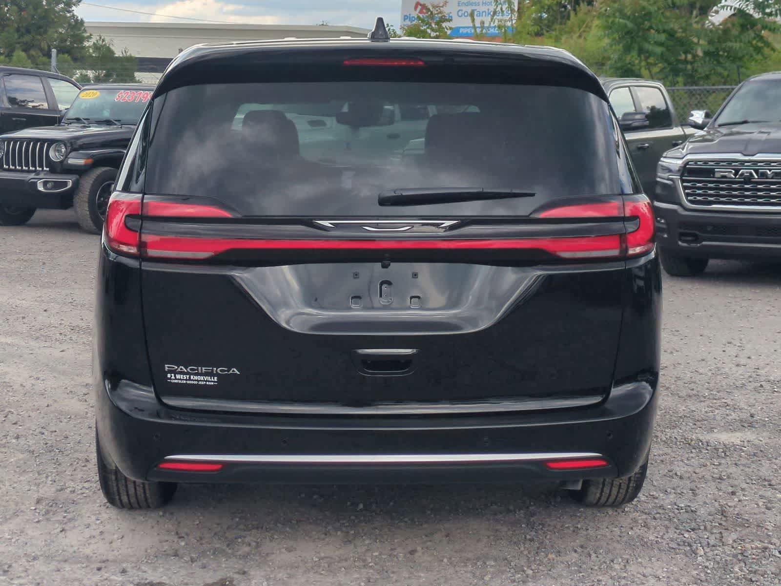 New 2027 Chrysler Pacifica Select FWD image 7