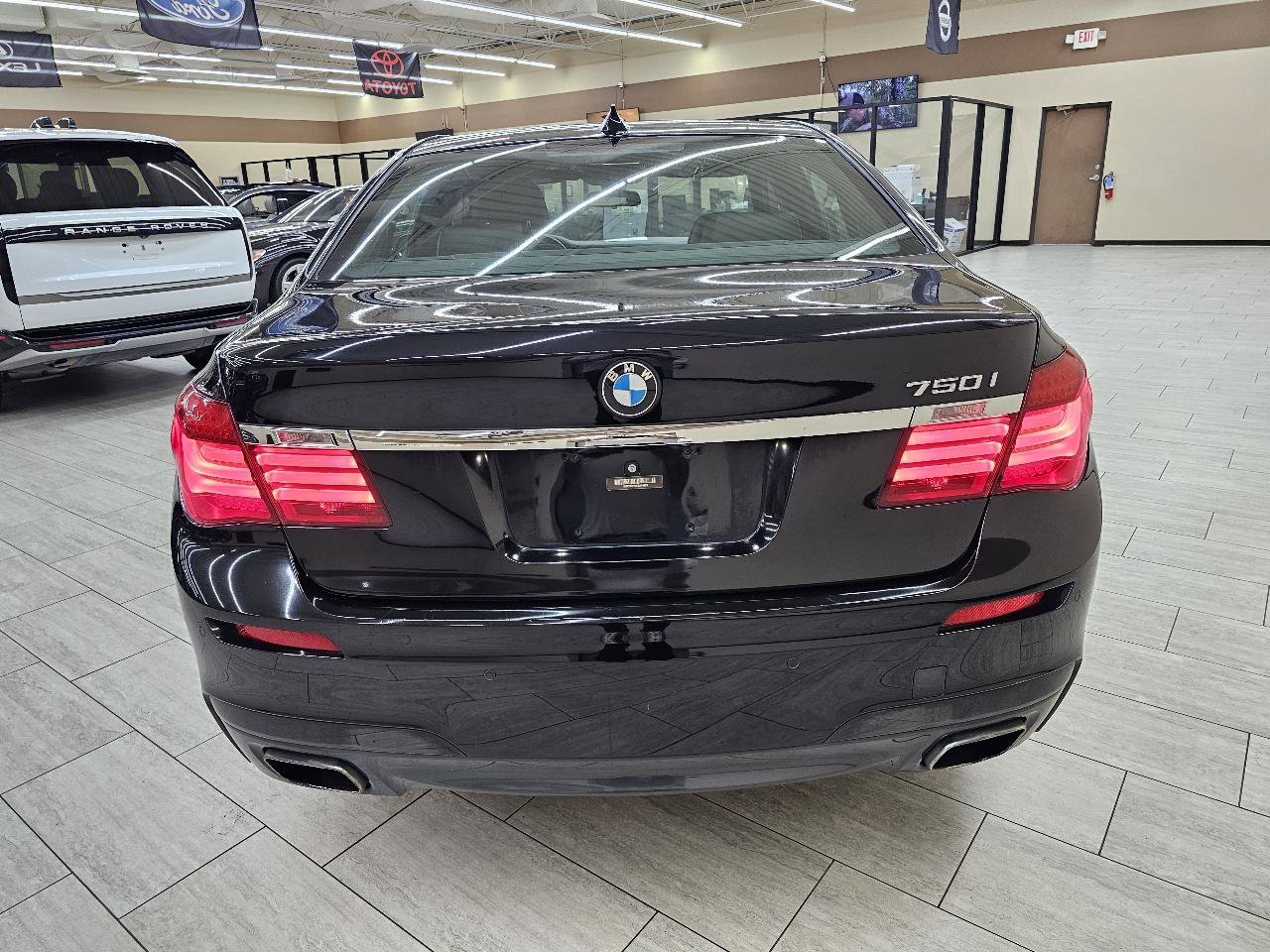 Used 2015 BMW 750i w/ M Sport Edition RWD image 7