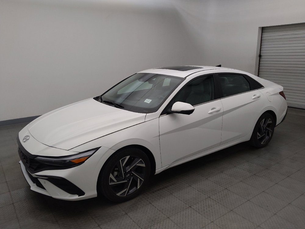 Used 2024 Hyundai Elantra Limited image 2