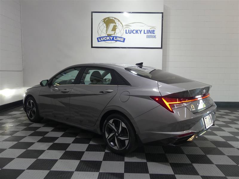 Used 2022 Hyundai Elantra SEL w/ Convenience + Premium Package FWD image 11