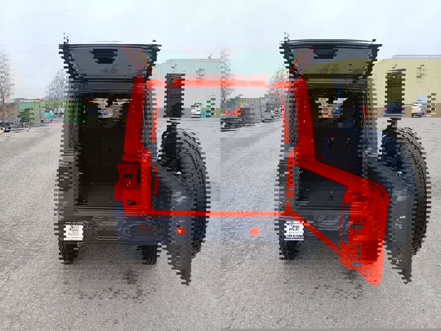 Used 2025 Jeep Wrangler Sahara image 7