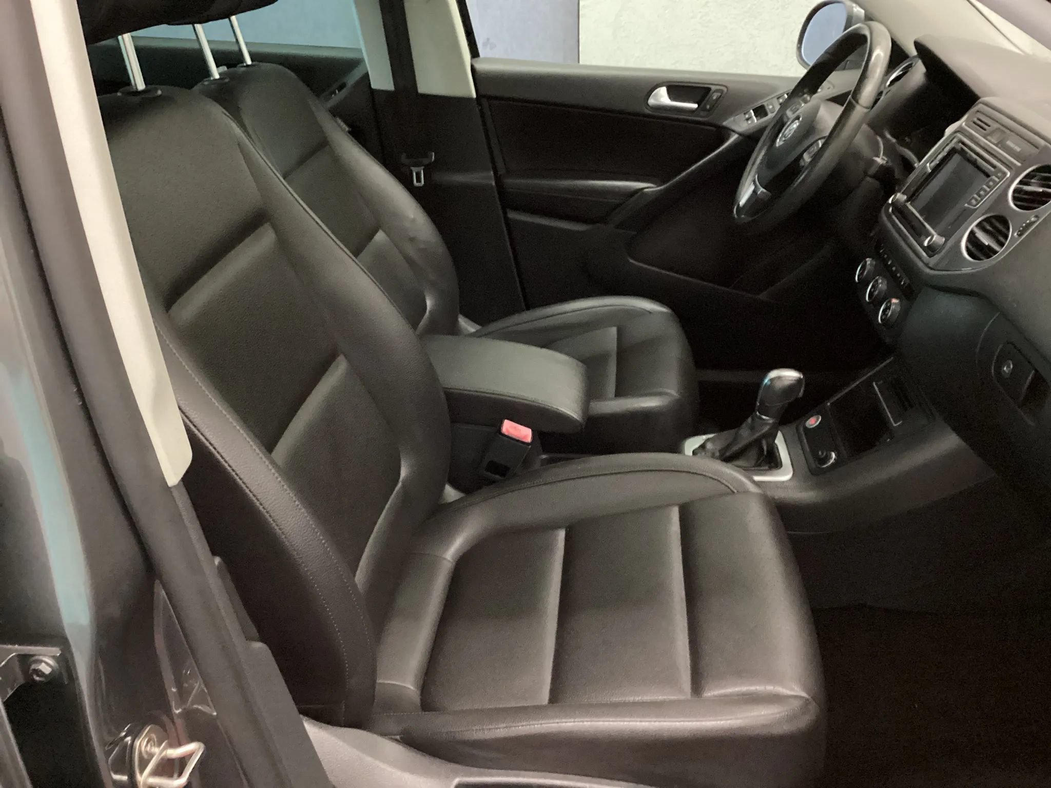 Used 2016 Volkswagen Tiguan SE FWD image 12