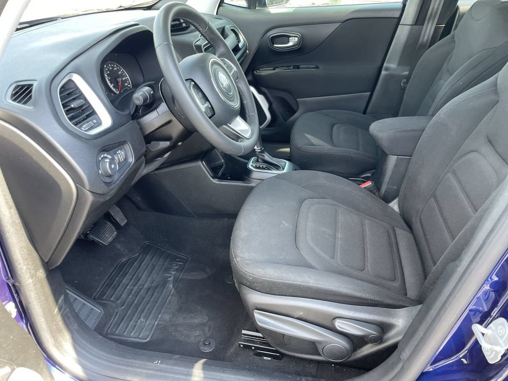 Used 2019 Jeep Renegade Latitude FWD image 9