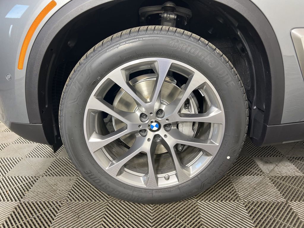 New 2026 BMW X5 xDrive40i w/ Parking Assistance Package image 6