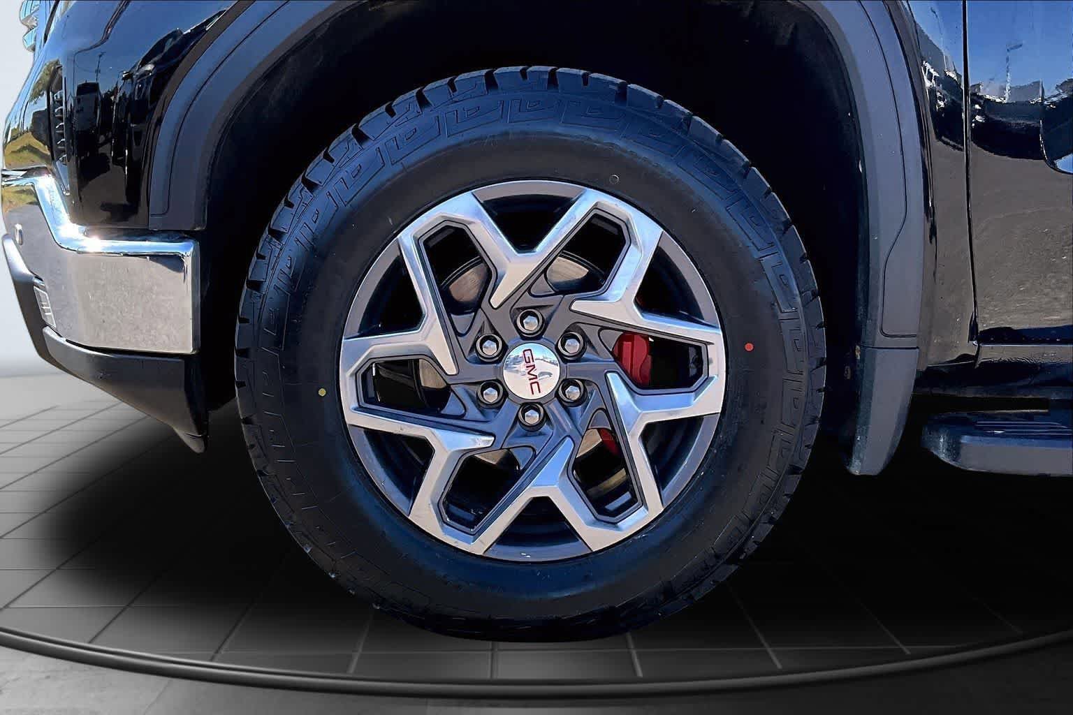 Used 2023 GMC Sierra 1500 SLT w/ SLT Premium Plus Package AWD/4WD image 8
