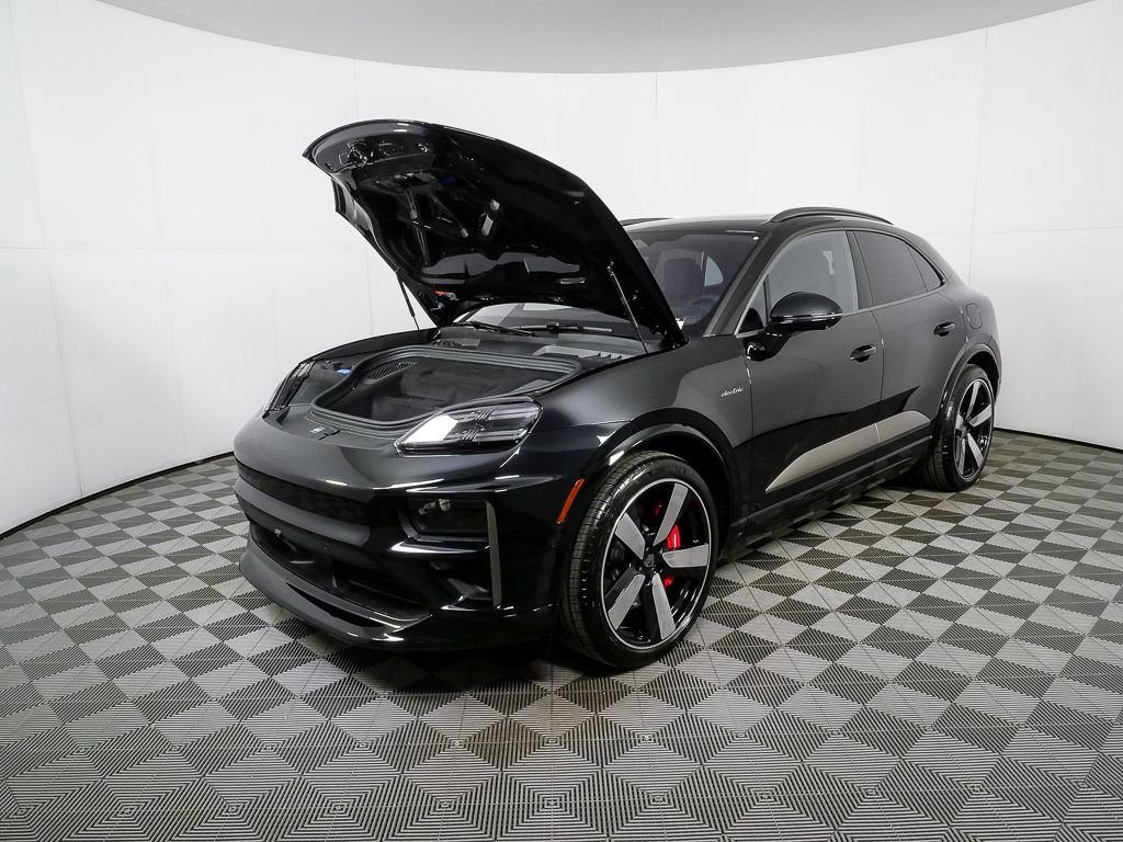 New 2026 Porsche Macan Turbo Electric image 36