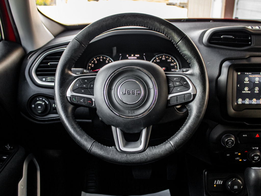 Used 2020 Jeep Renegade Latitude w/ Cold Weather Group AWD/4WD image 27