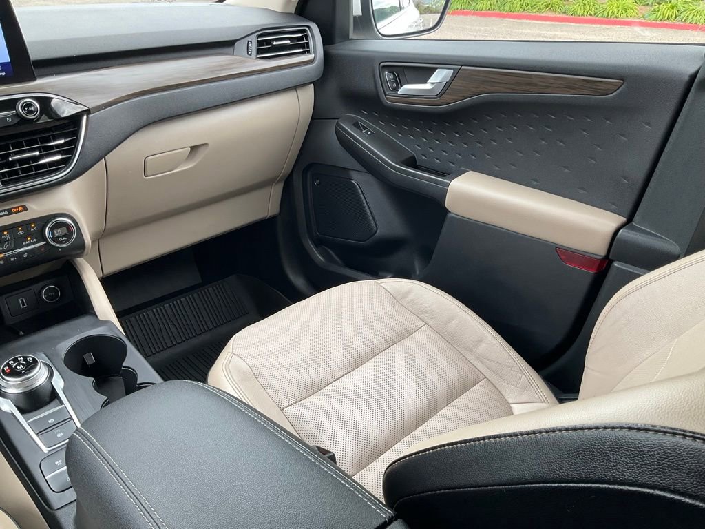 Used 2020 Ford Escape Titanium w/ Titanium Premium Package 2.0 image 33