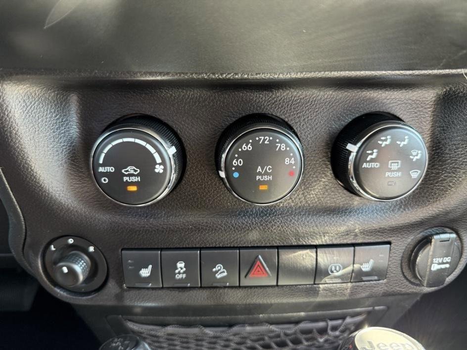 Used 2017 Jeep Wrangler Unlimited Rubicon w/ Connectivity Group image 27