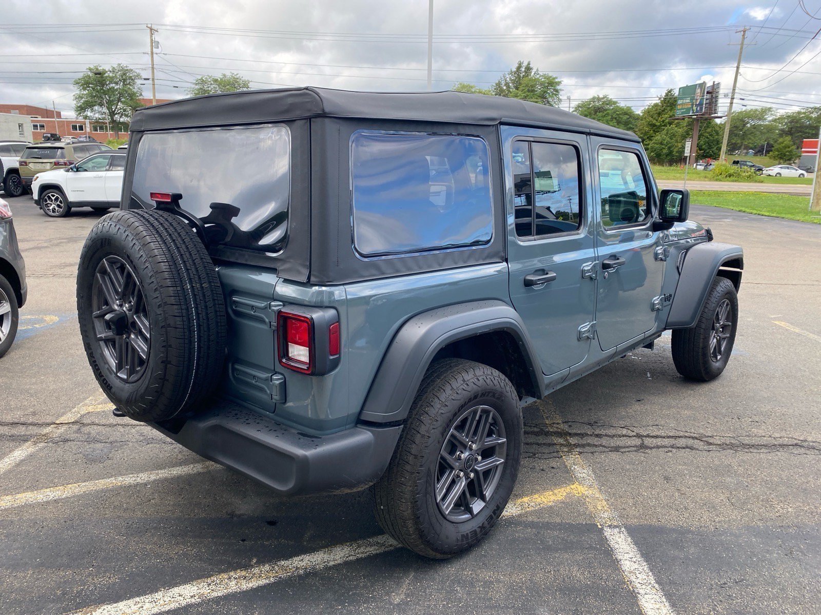 Used 2025 Jeep Wrangler Unlimited Sport AWD/4WD image 5