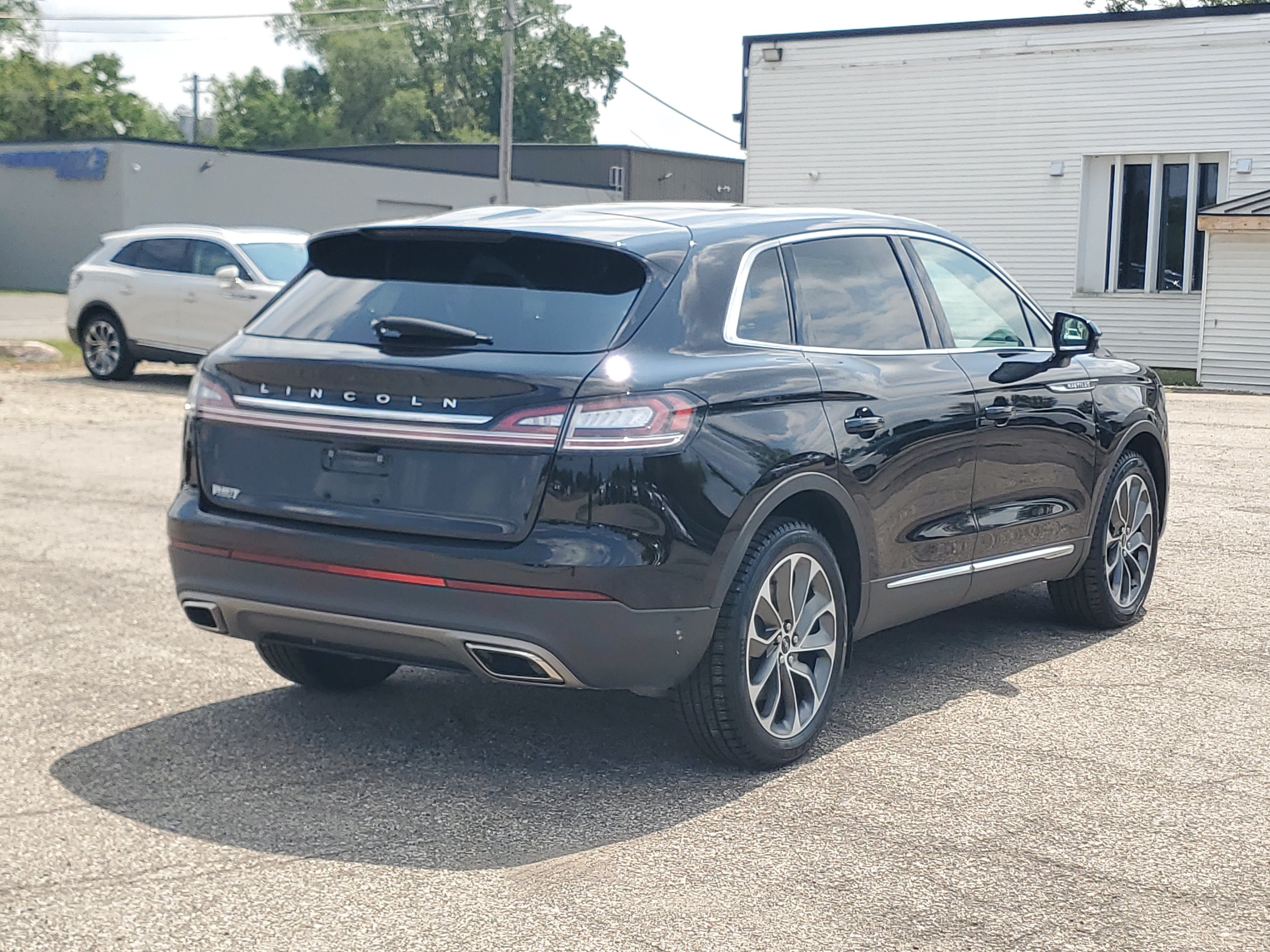 Used 2023 Lincoln Nautilus Reserve w/ Equipment Group 201A AWD/4WD image 6