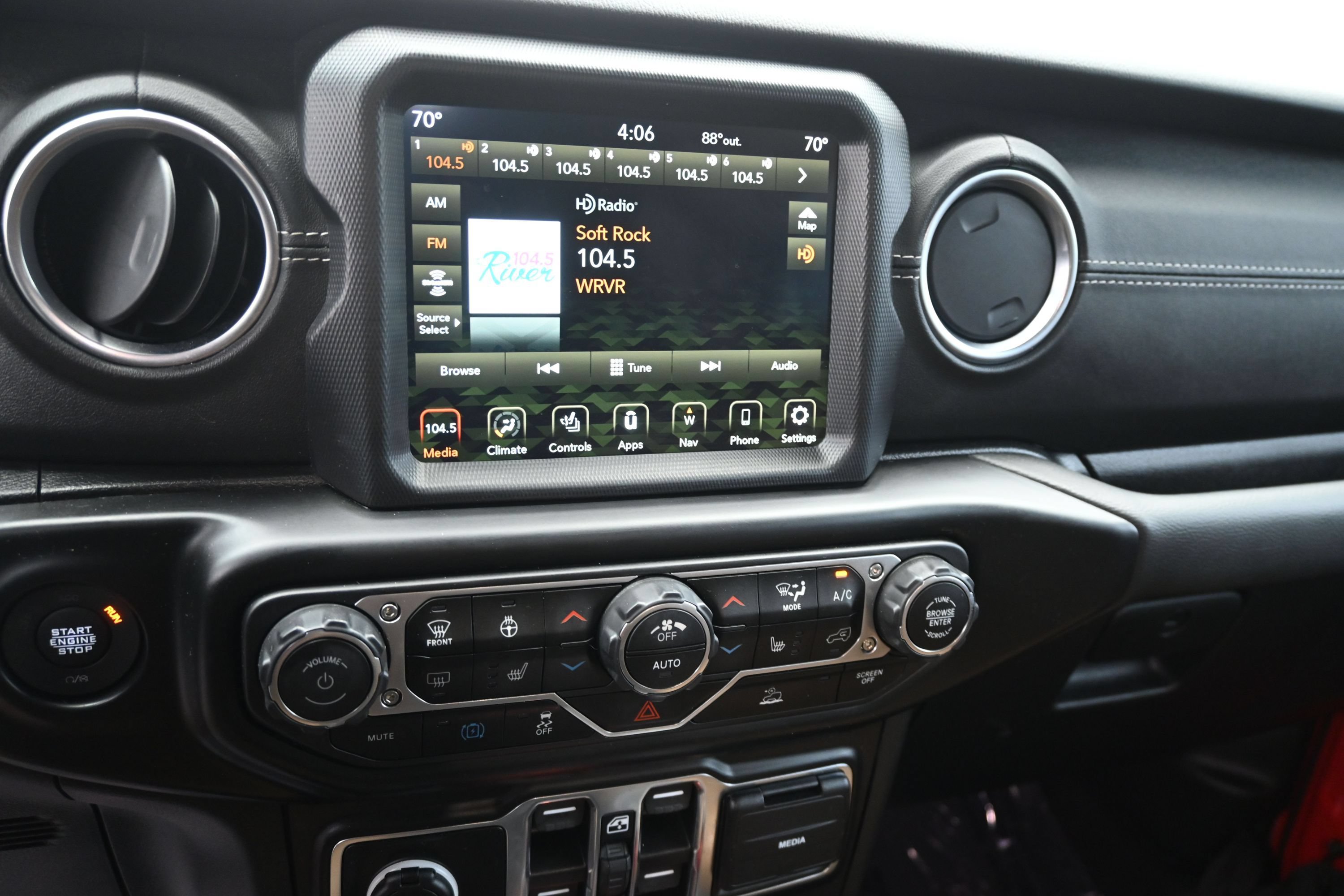 Used 2022 Jeep Wrangler Unlimited Sahara w/ Cold Weather Group AWD/4WD image 20