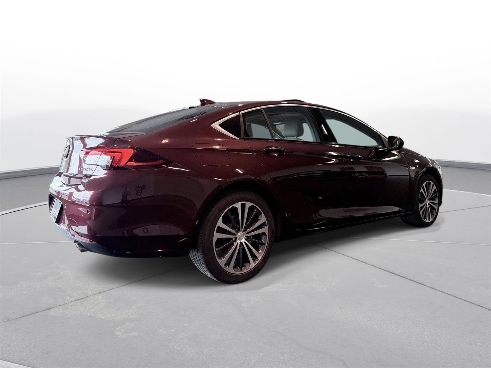 Used 2018 Buick Regal Essence w/ Driver Confidence Package #1 FWD image 12
