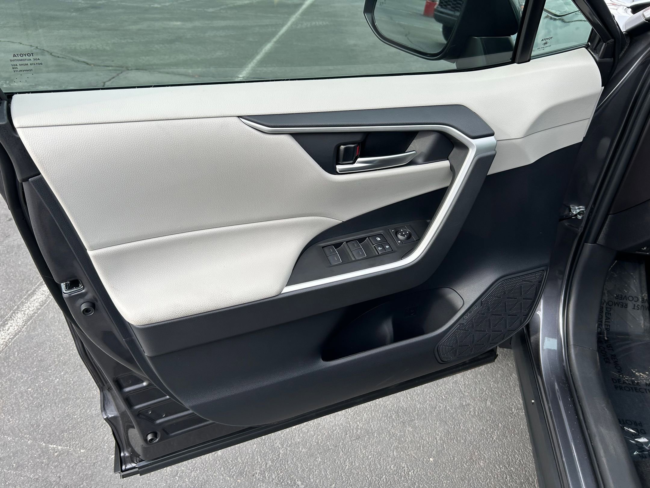 Certified 2025 Toyota RAV4 XLE w/ Convenience Package image 10