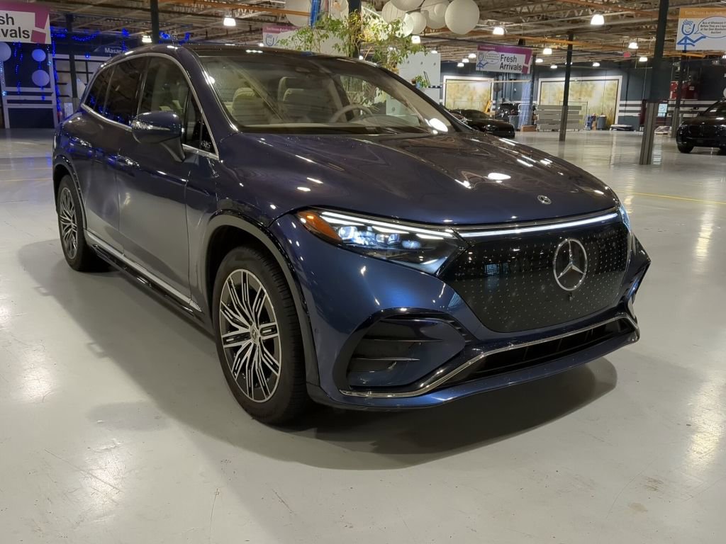 Used 2023 Mercedes-Benz EQS 580 4MATIC SUV image 3