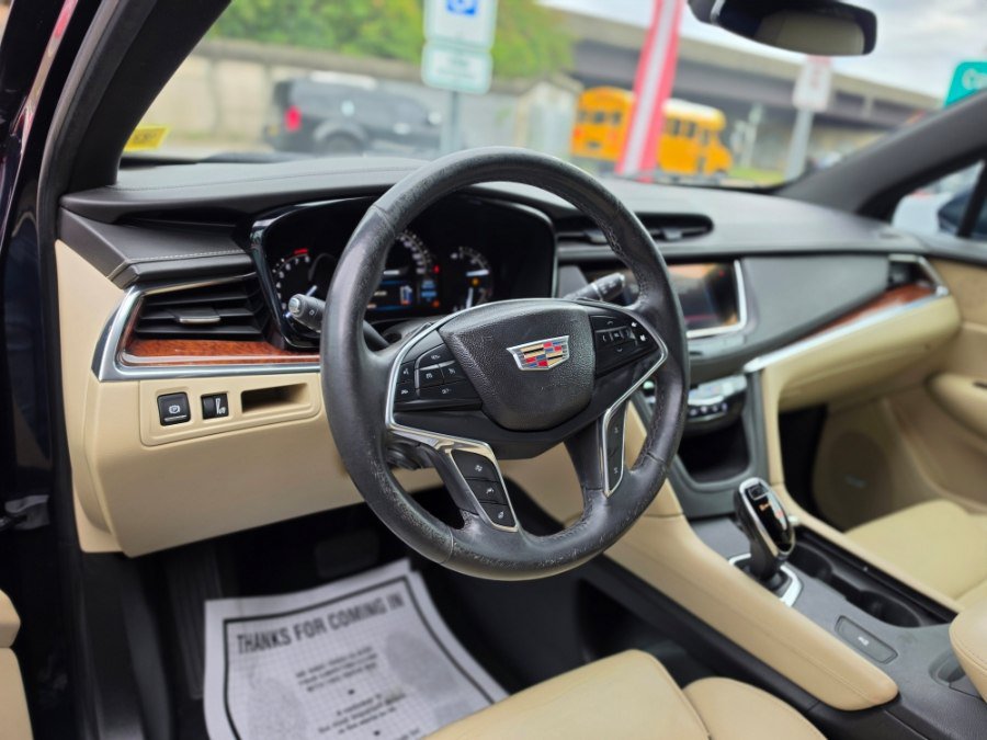 Used 2017 Cadillac XT5 Luxury w/ Driver Awareness Package FWD image 15