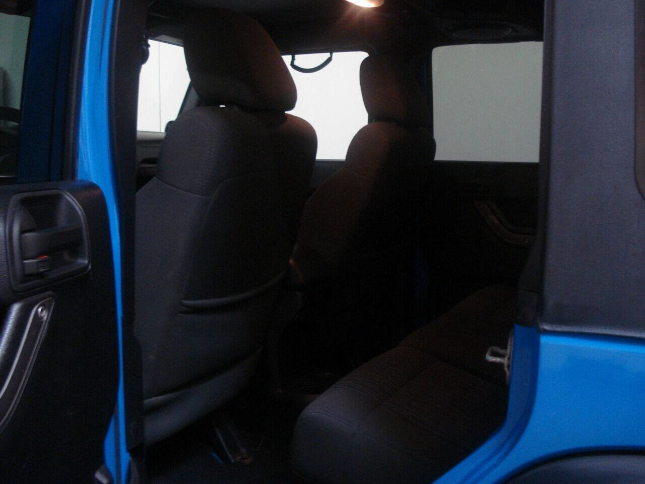 Used 2011 Jeep Wrangler Unlimited Sport image 33