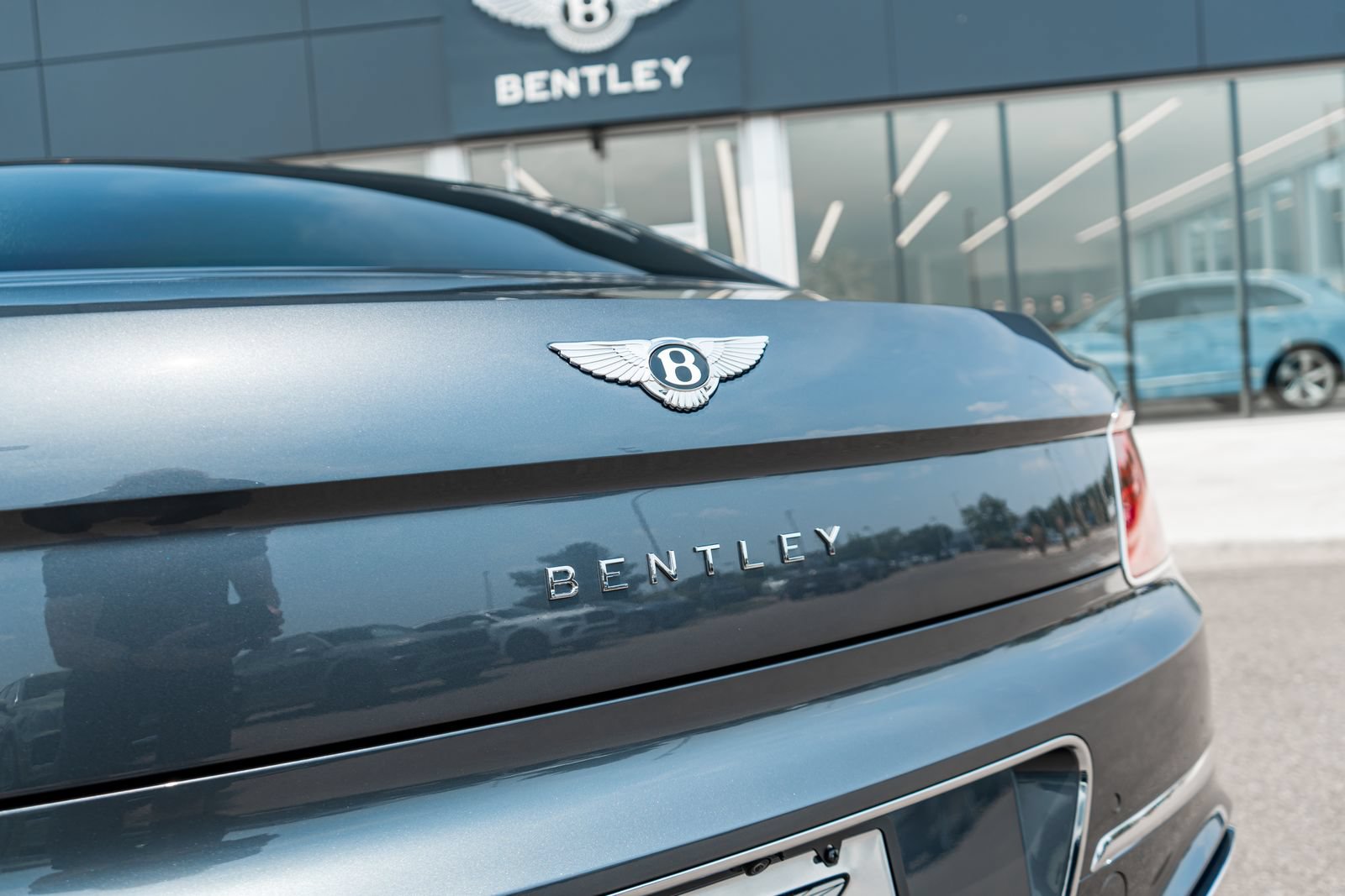 Certified 2026 Bentley Flying Spur Plug-In Hybrid AWD/4WD image 10