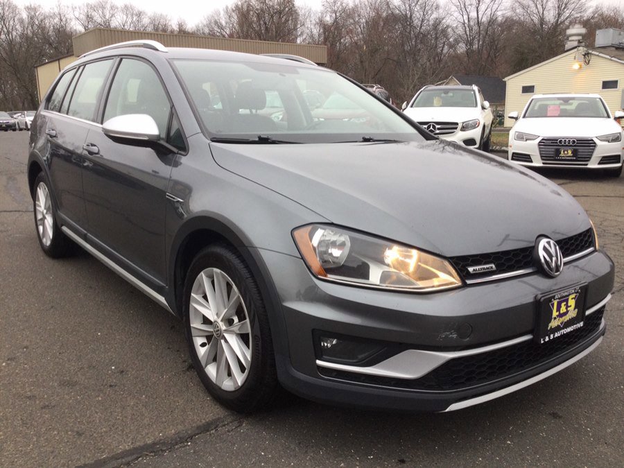 Used 2017 Volkswagen Golf Alltrack S image 6