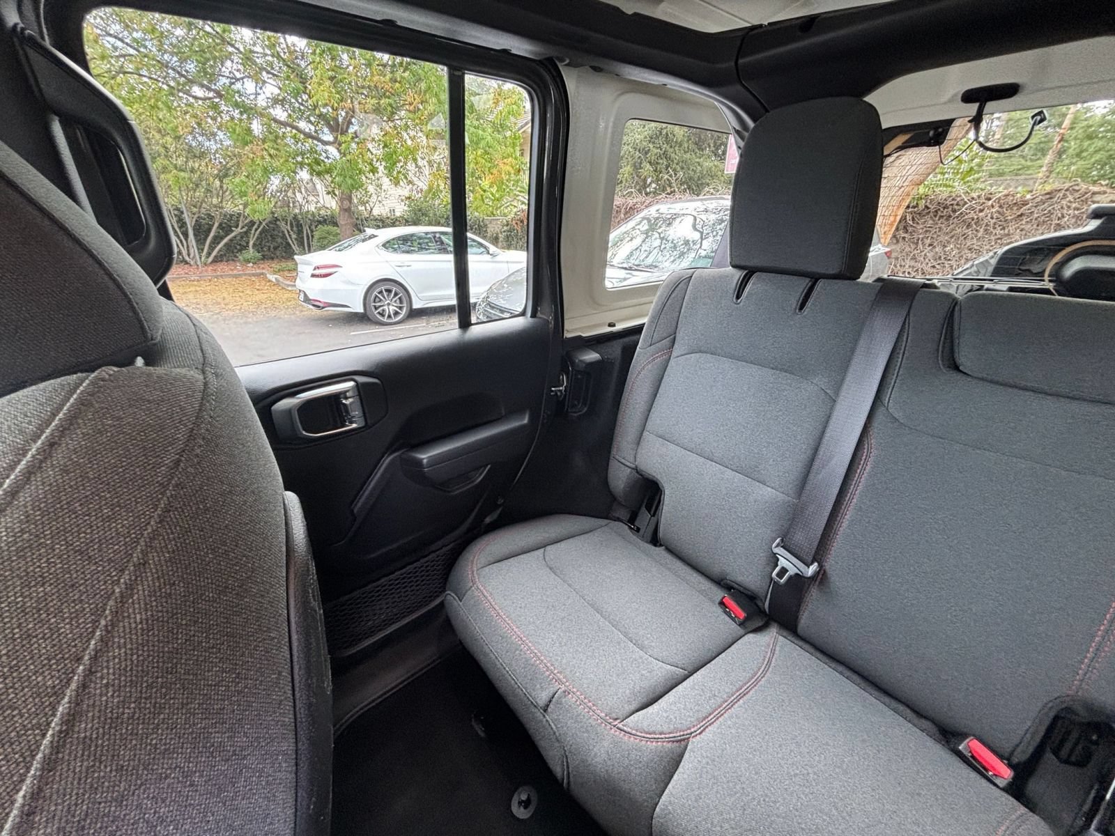 Used 2025 Jeep Wrangler Unlimited Rubicon AWD/4WD image 37