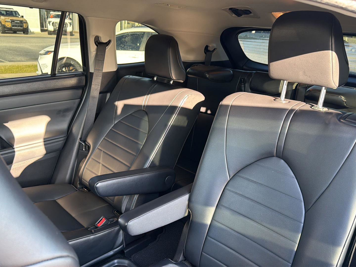 Used 2022 Toyota Highlander XLE FWD image 31