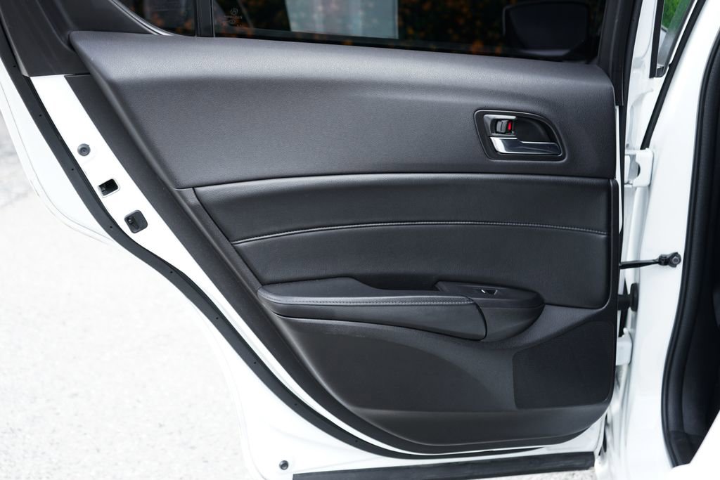 Used 2013 Acura ILX w/ Premium Package image 33