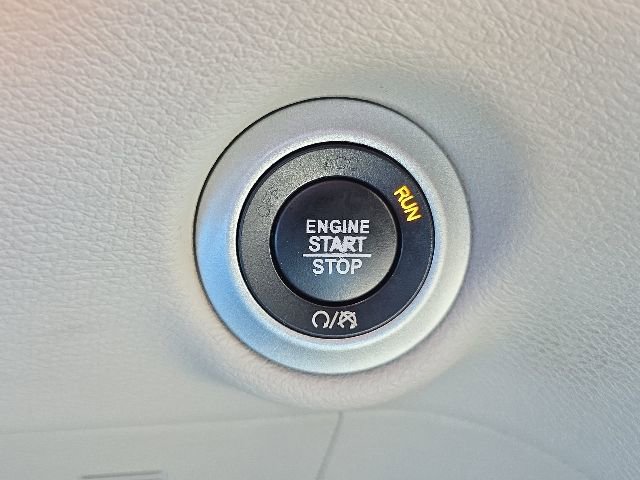 Used 2019 Chrysler Pacifica Touring-L FWD image 11