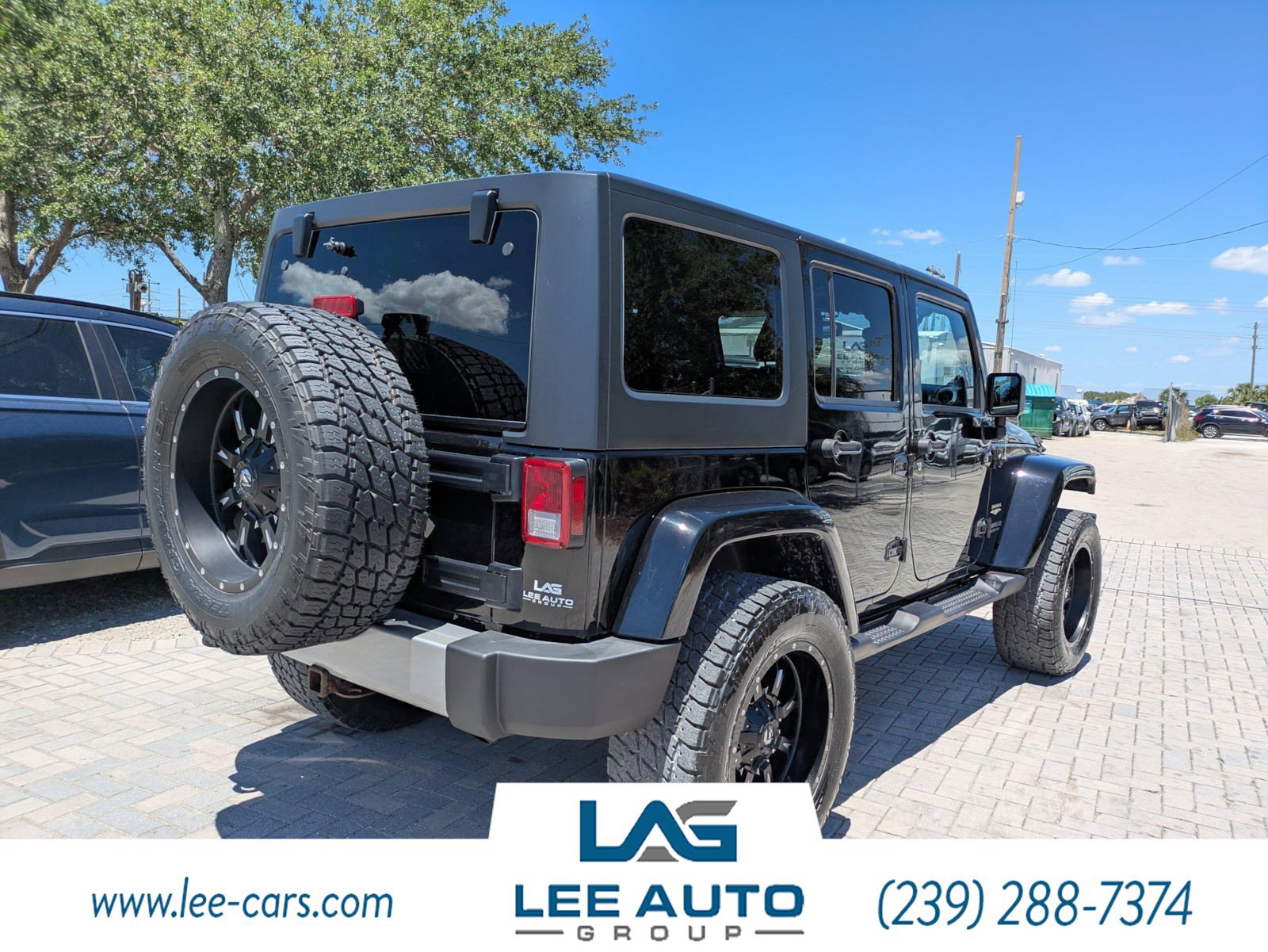 Used 2014 Jeep Wrangler Unlimited Sahara w/ Dual Top Group AWD/4WD image 3