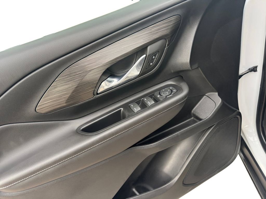 Used 2023 GMC Terrain SLE FWD image 19