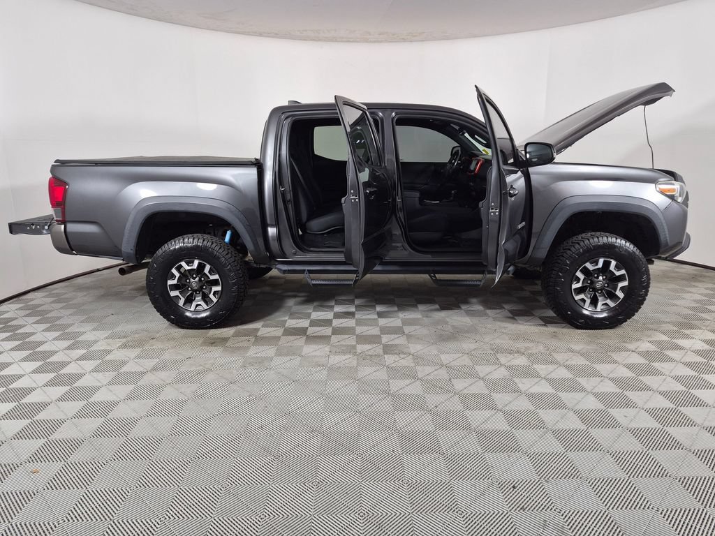 Used 2019 Toyota Tacoma TRD Off-Road AWD/4WD image 9