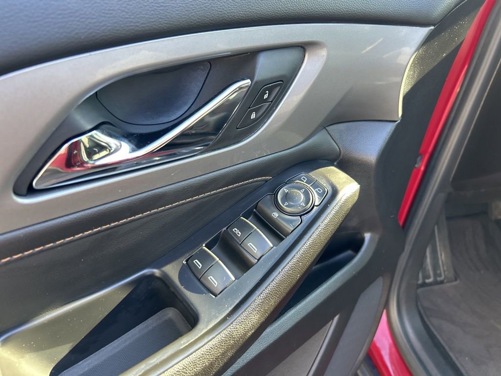 Used 2021 Chevrolet Traverse LT image 7