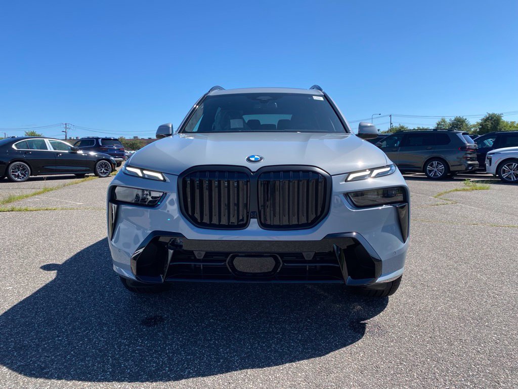 New 2027 BMW X7 xDrive40i w/ M Sport Package AWD/4WD image 2