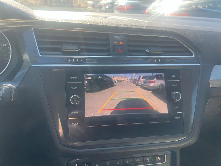 Used 2020 Volkswagen Tiguan SE w/ Panoramic Sunroof Package image 13