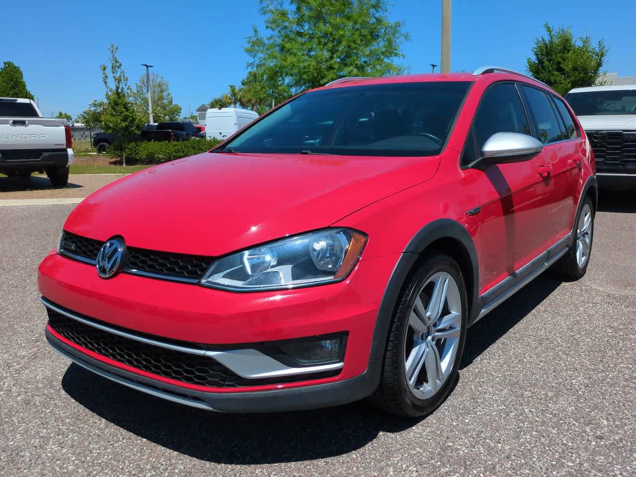 Used 2017 Volkswagen Golf Alltrack S AWD/4WD image 2