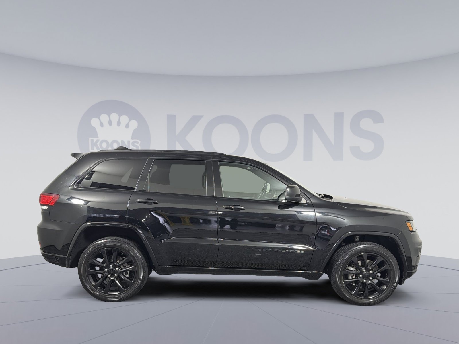 Used 2022 Jeep Grand Cherokee Laredo X image 8